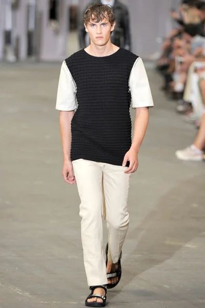 Look 28